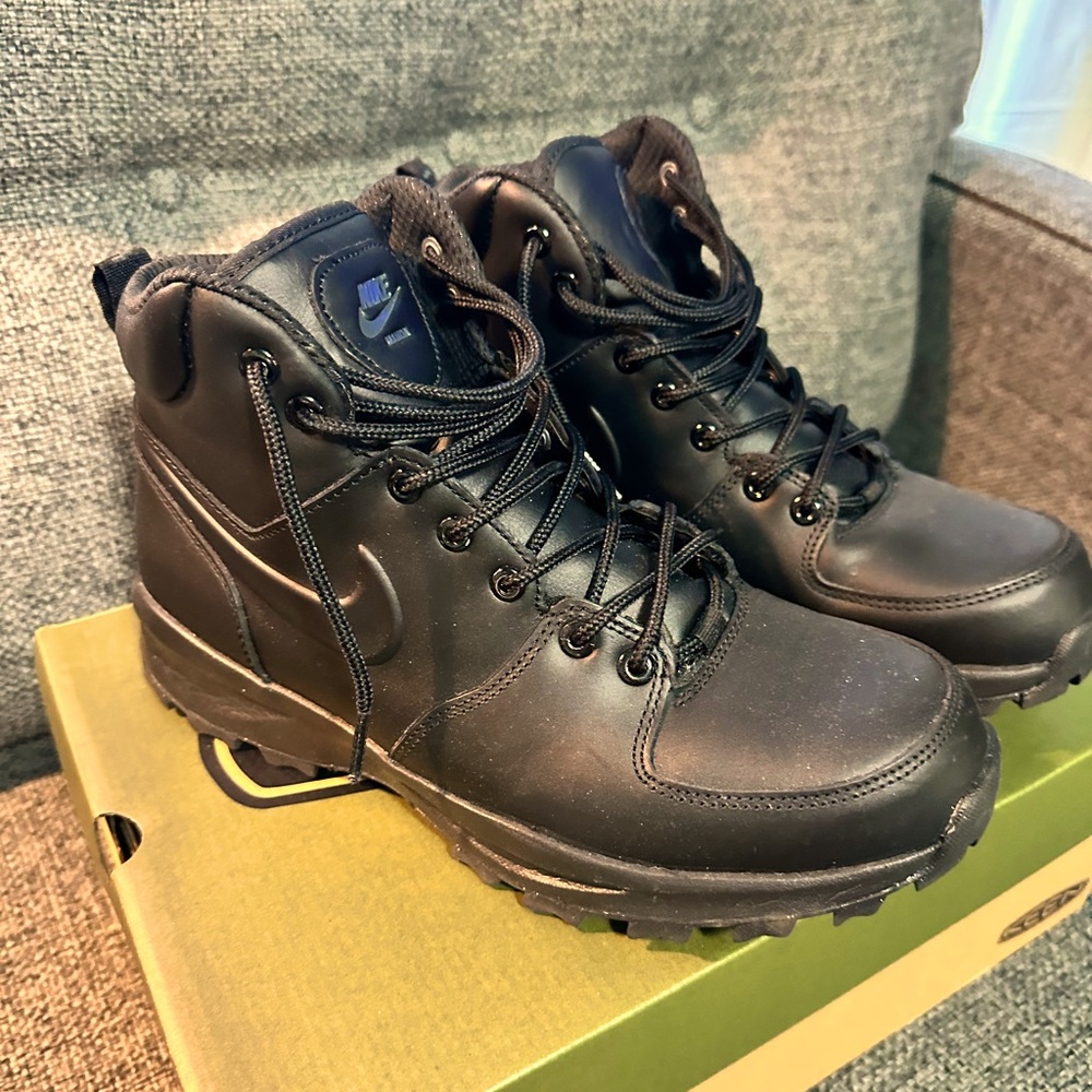 Nike Manoa Black Leather Men’s Boots Size 9.5